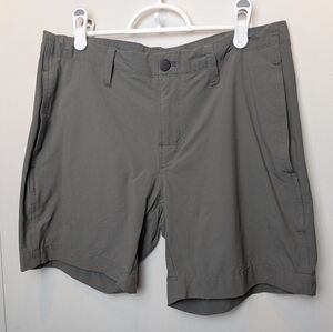 GAP Men Shorts Dark Gray Size 31 3 Pockets 95% Nylon Activewear Casual Style